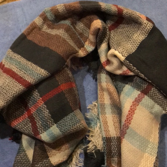 NWOT Scarf/Wrap - Picture 1 of 4
